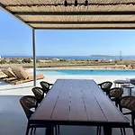 Willa Faragas Hill Oasis Angairiá