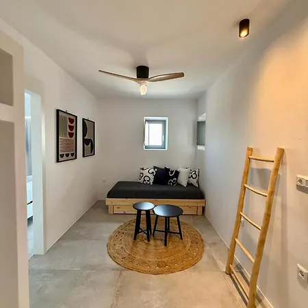 Faragas Hill Oasis Villa *