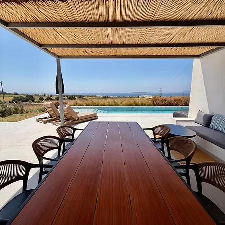 Faragas Hill Oasis Villa *
