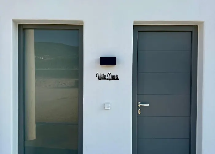 Faragas Hill Oasis Villa *