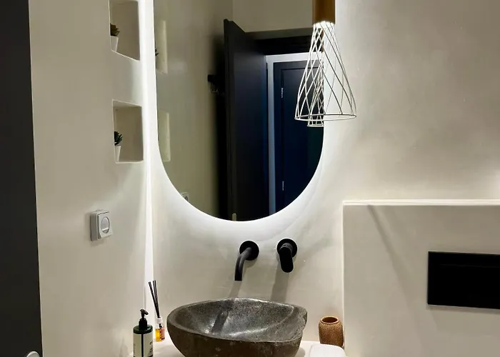 Faragas Hill Oasis Villa *