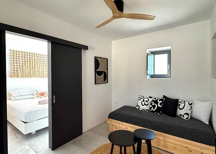 Faragas Hill Oasis Villa *